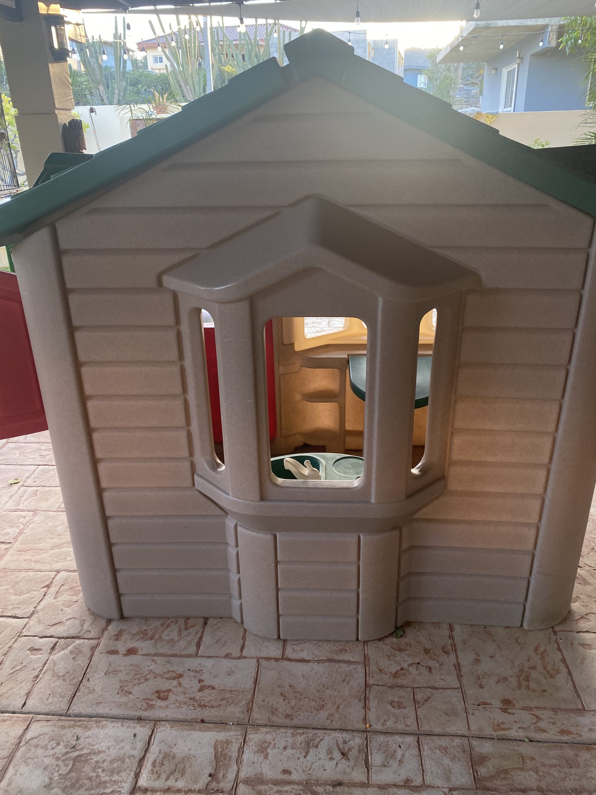 Kids play house