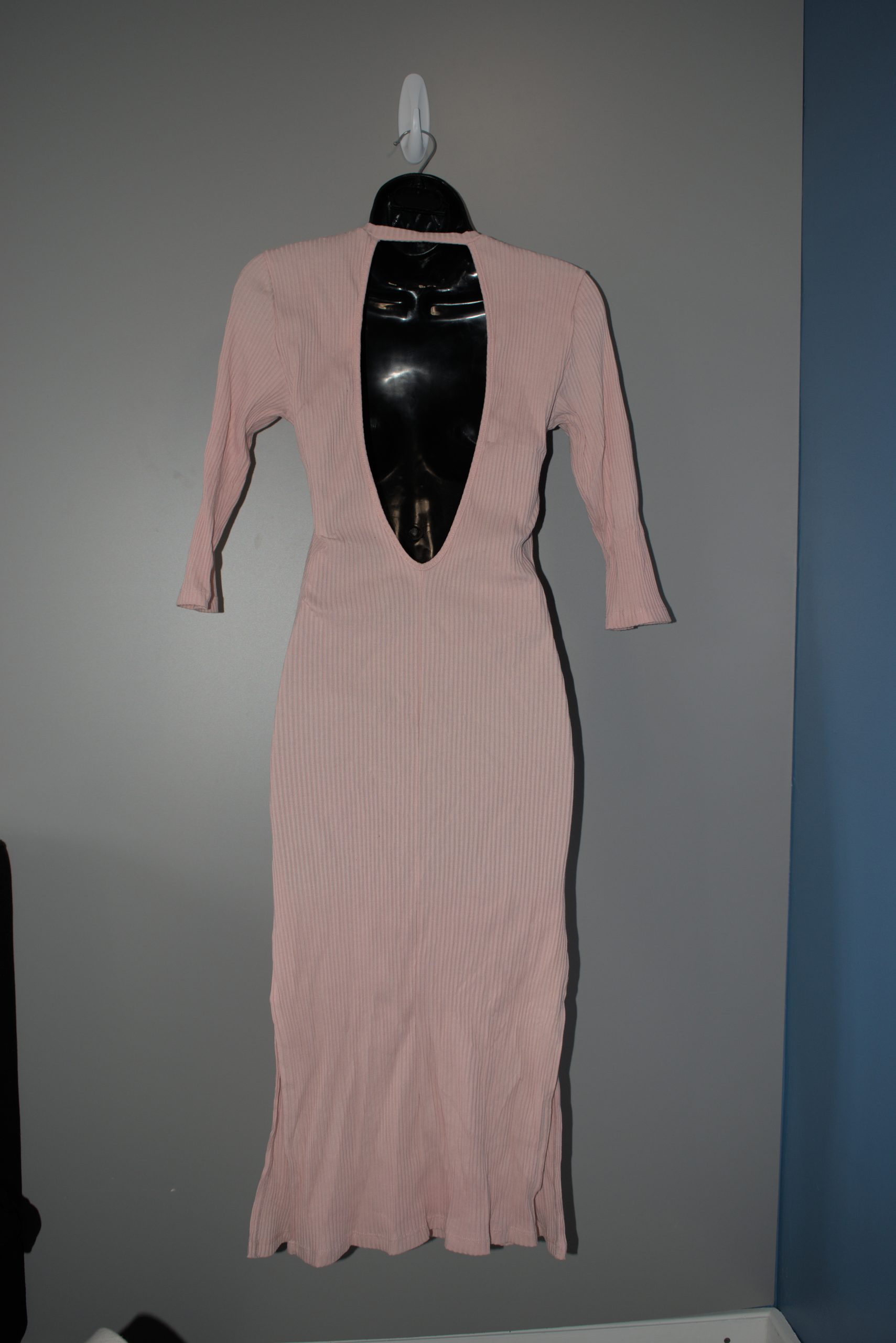 Long-sleeved pink dress