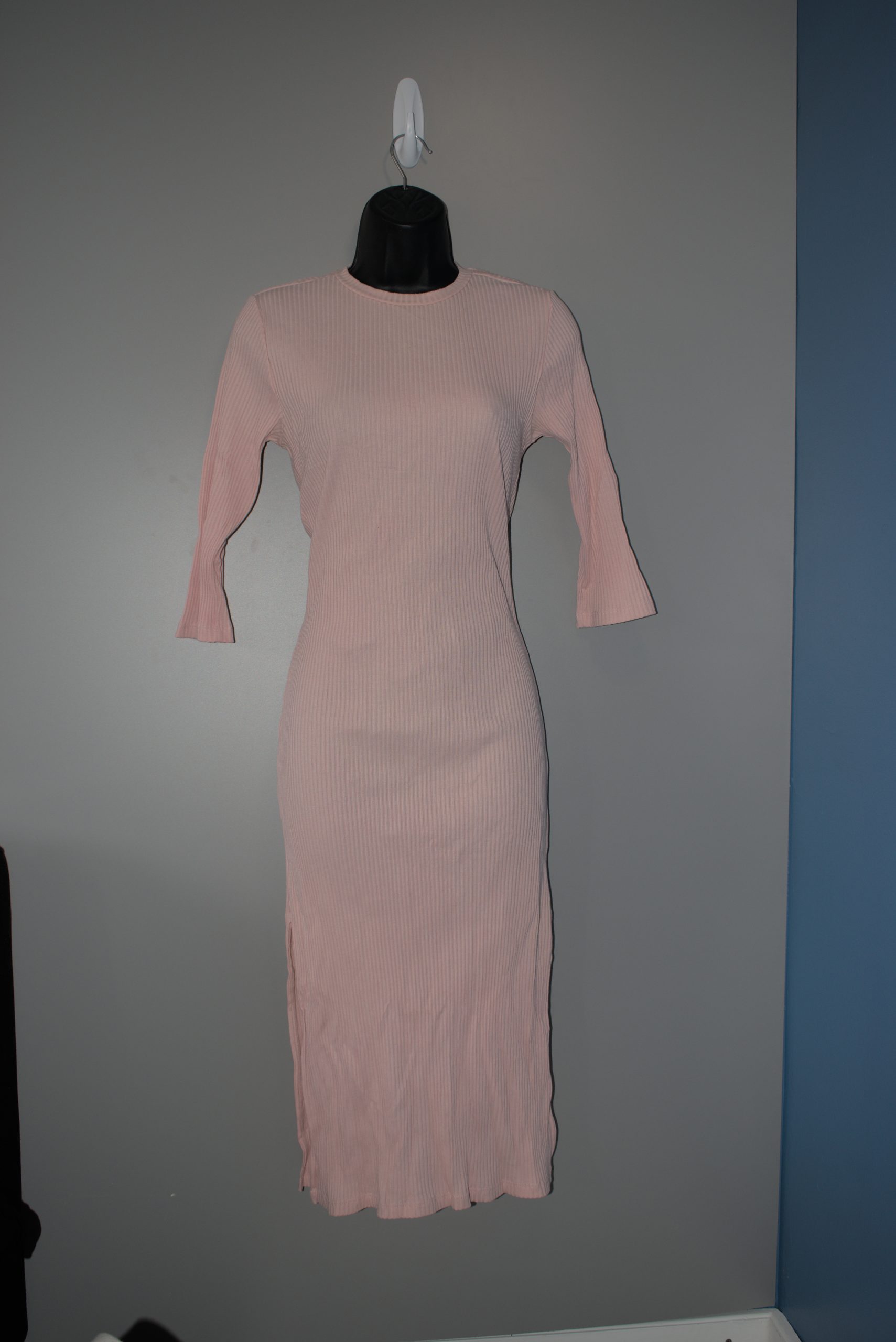 Long-sleeved pink dress