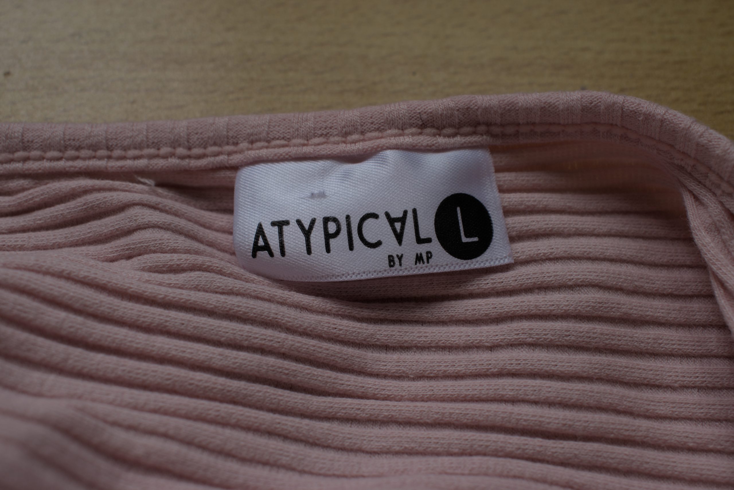 Long-sleeved pink dress