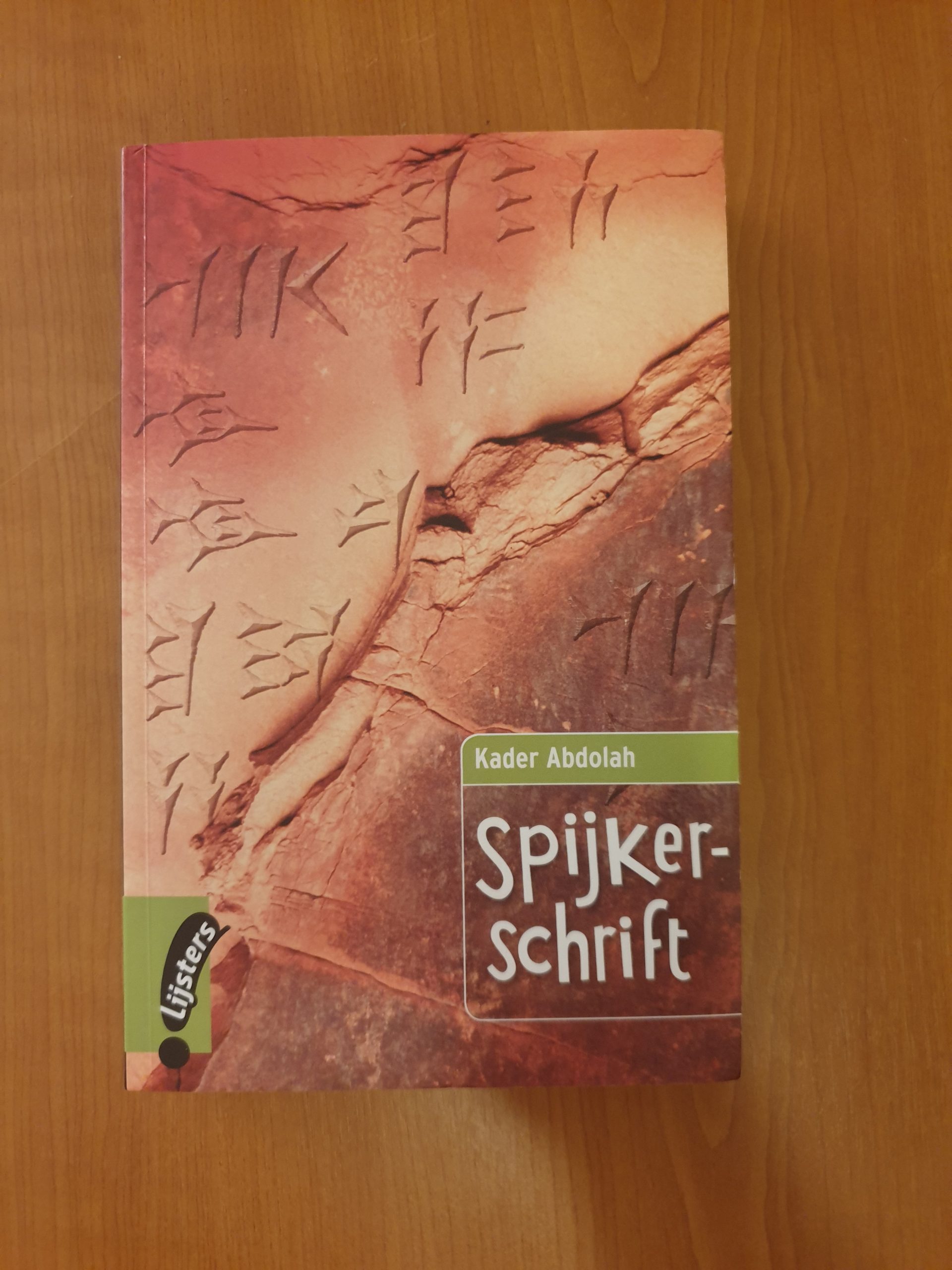 Spijkerschrift Kader Abdola