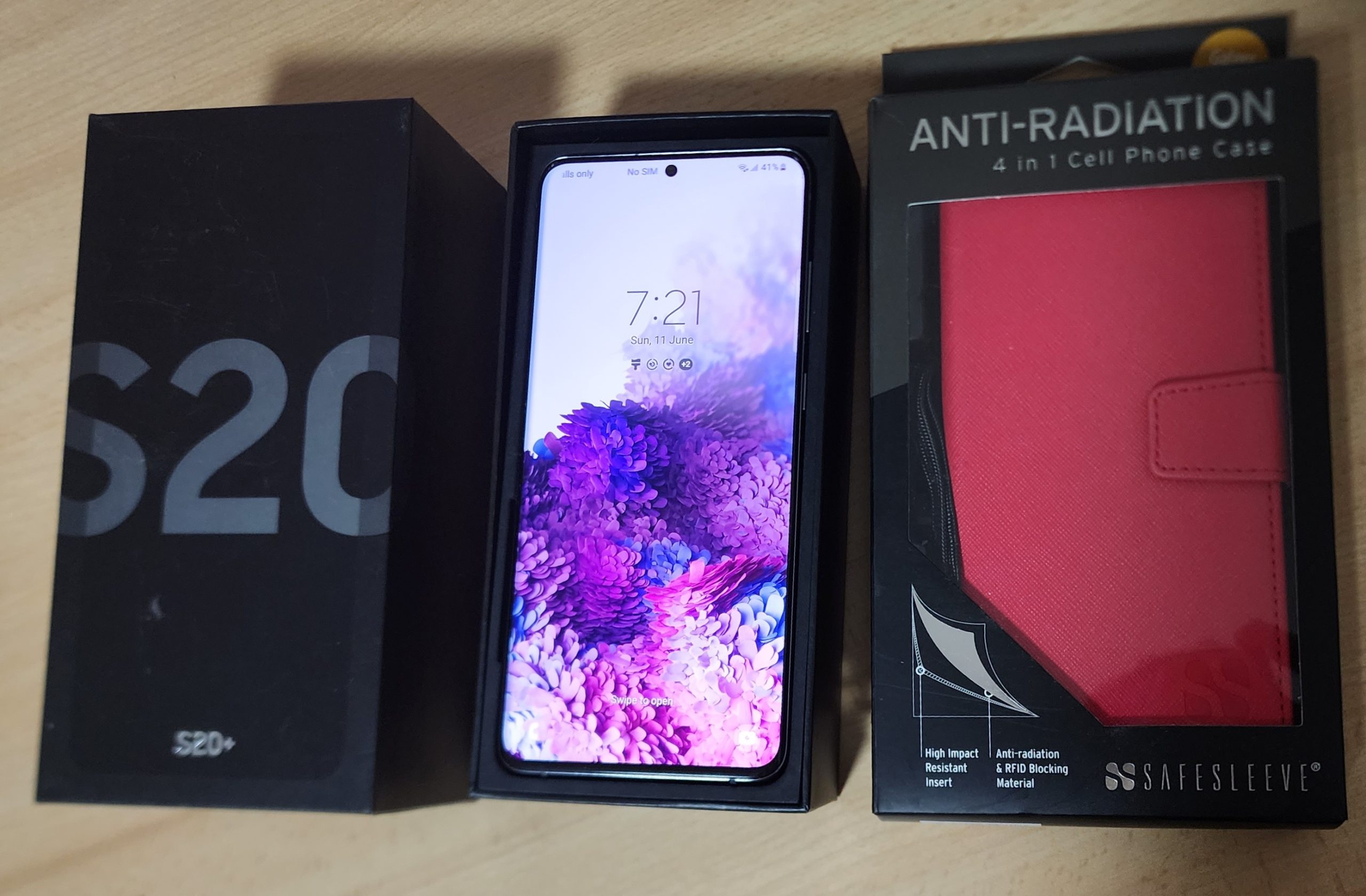 Samsung S20+ in Perfect Condition with NEW SafeSleeve cover
