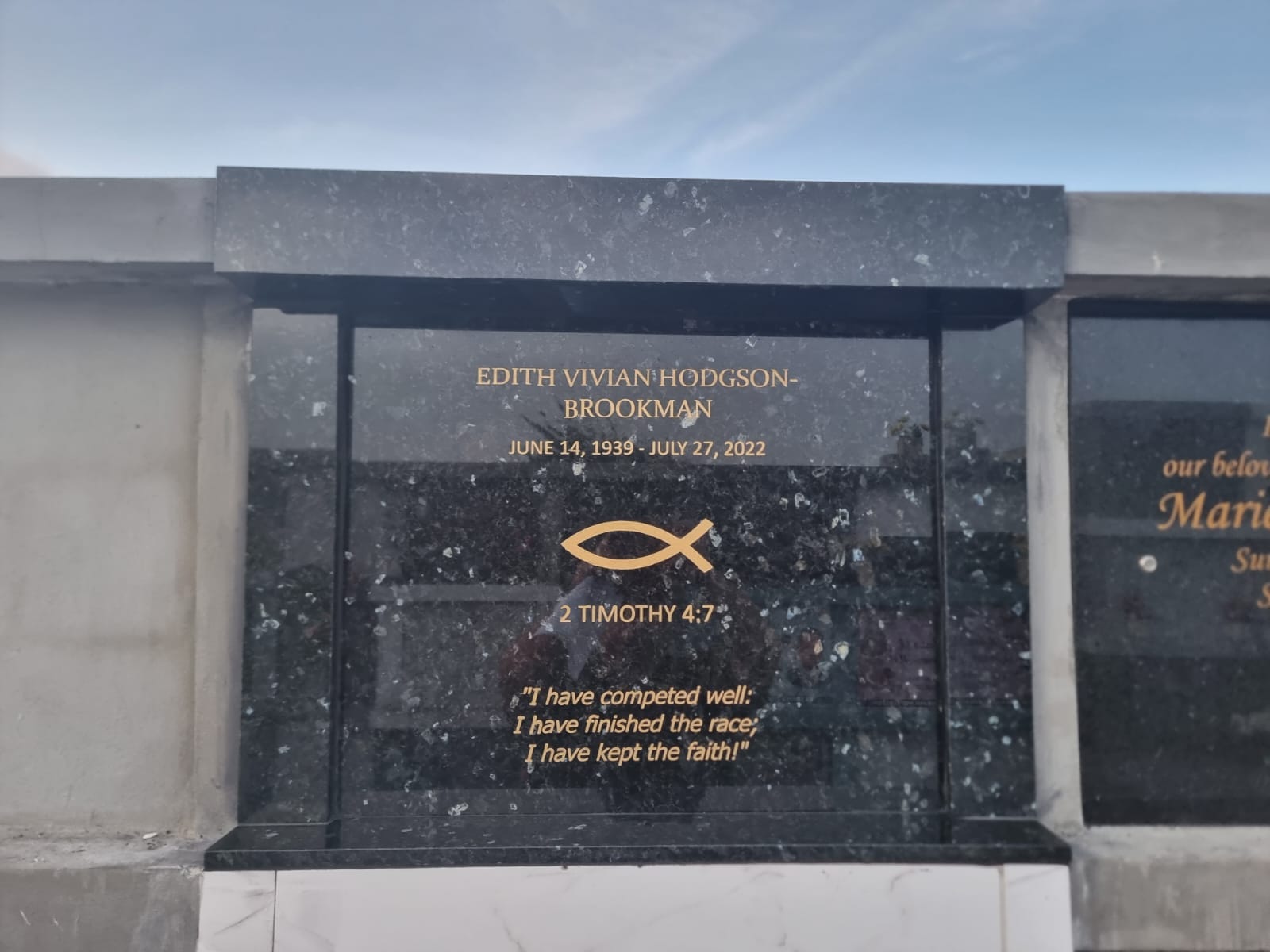 Engraving pa graaf y fura kelder cu tegel of granite!