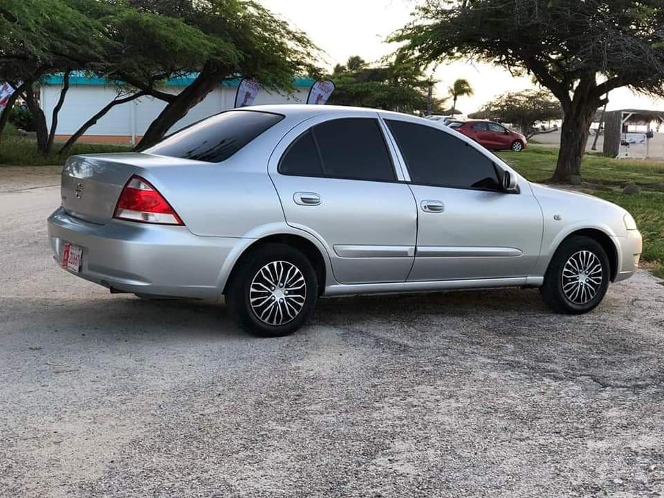 Bendiendo un nissan almera 2010 standard