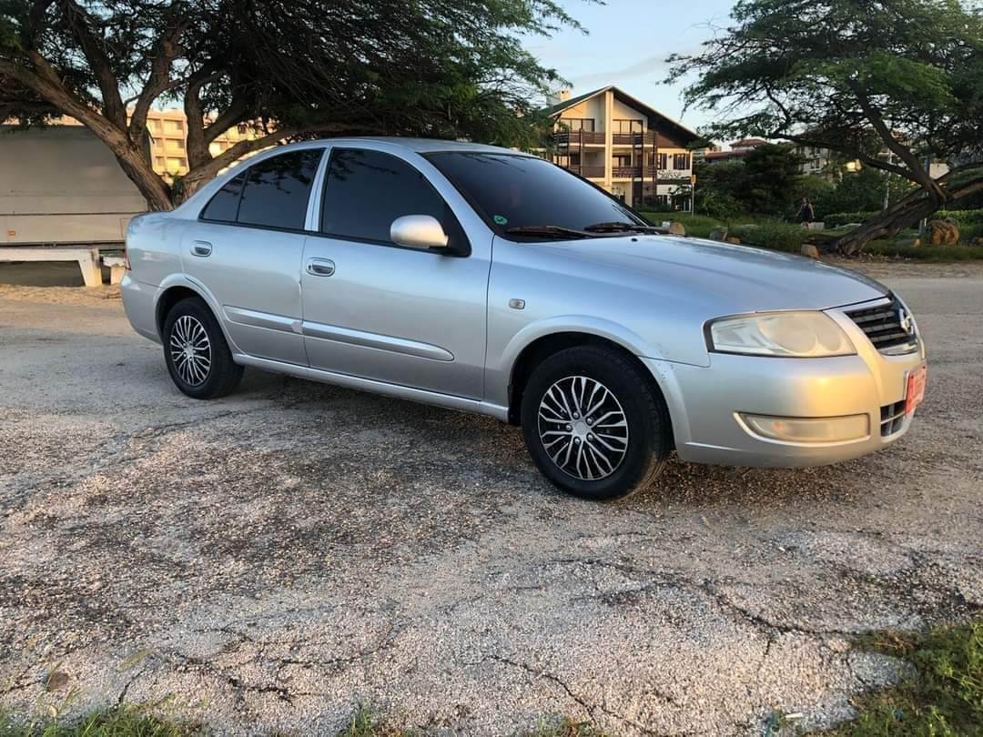 Bendiendo un nissan almera 2010 standard