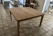 For sale dining table…. Like new!