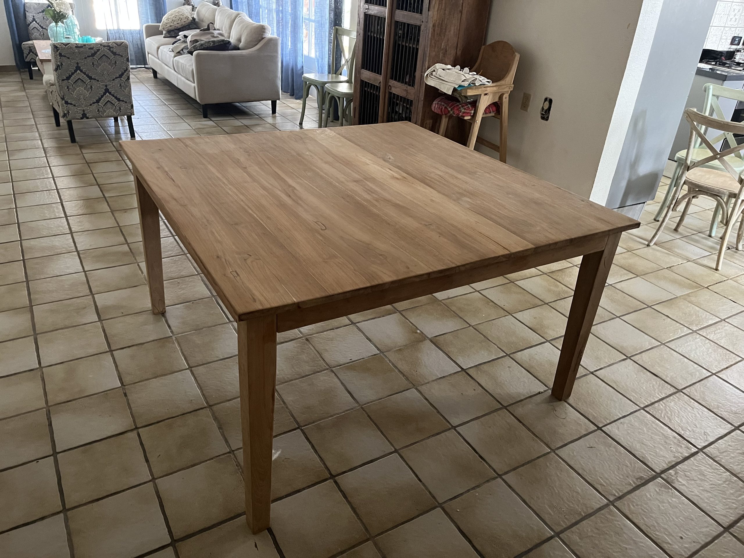 For sale dining table…. Like new!