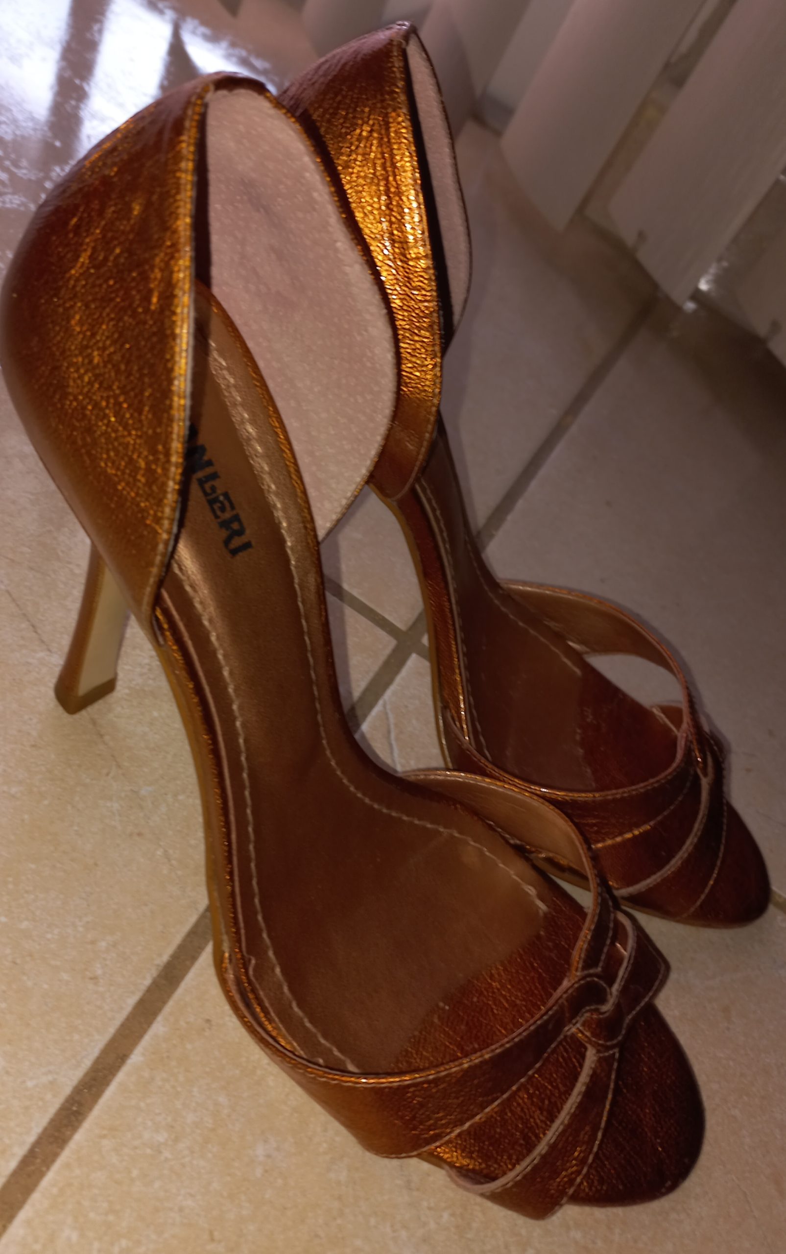 2 Woman heels size 9