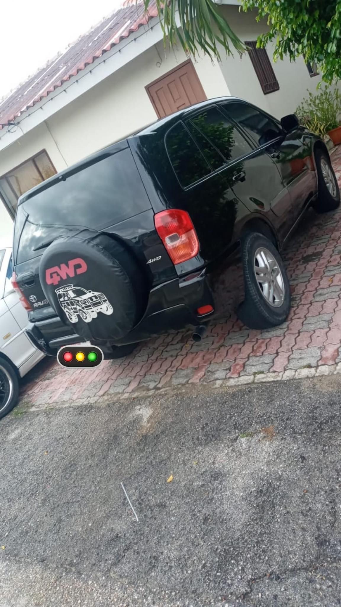 Ta bende un Toyota Rav4. aña 2003 den excellent condition