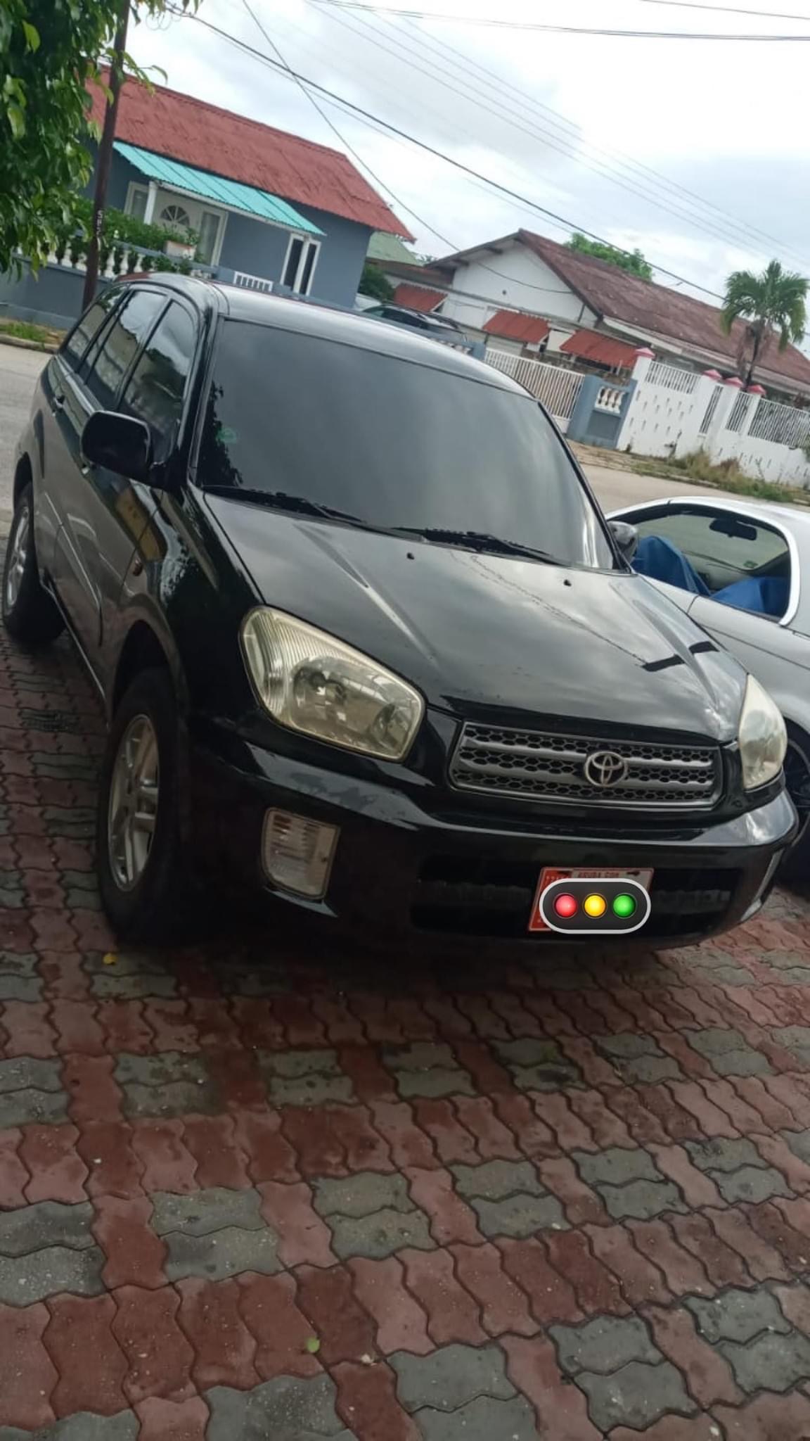 Ta bende un Toyota Rav4. aña 2003 den excellent condition