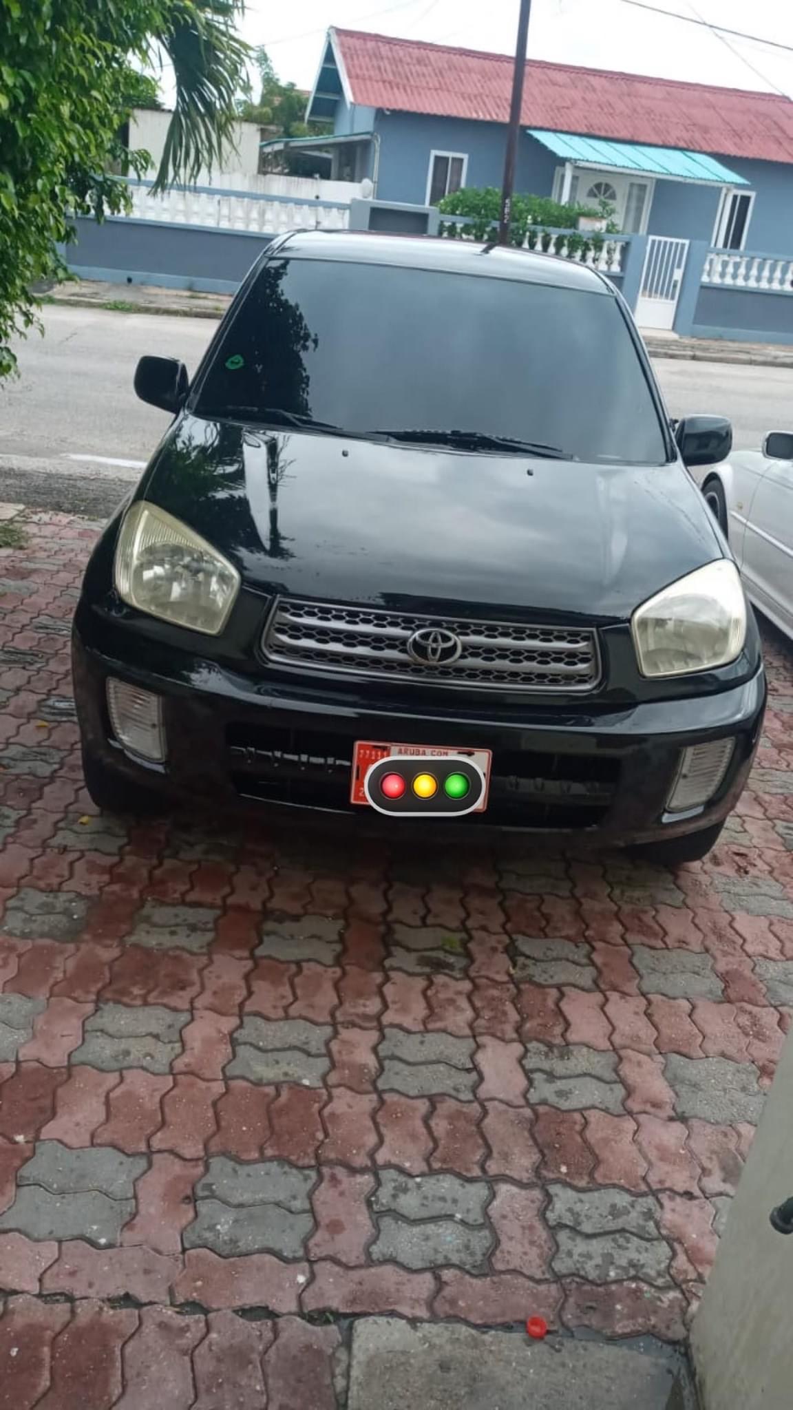 Ta bende un Toyota Rav4. aña 2003 den excellent condition