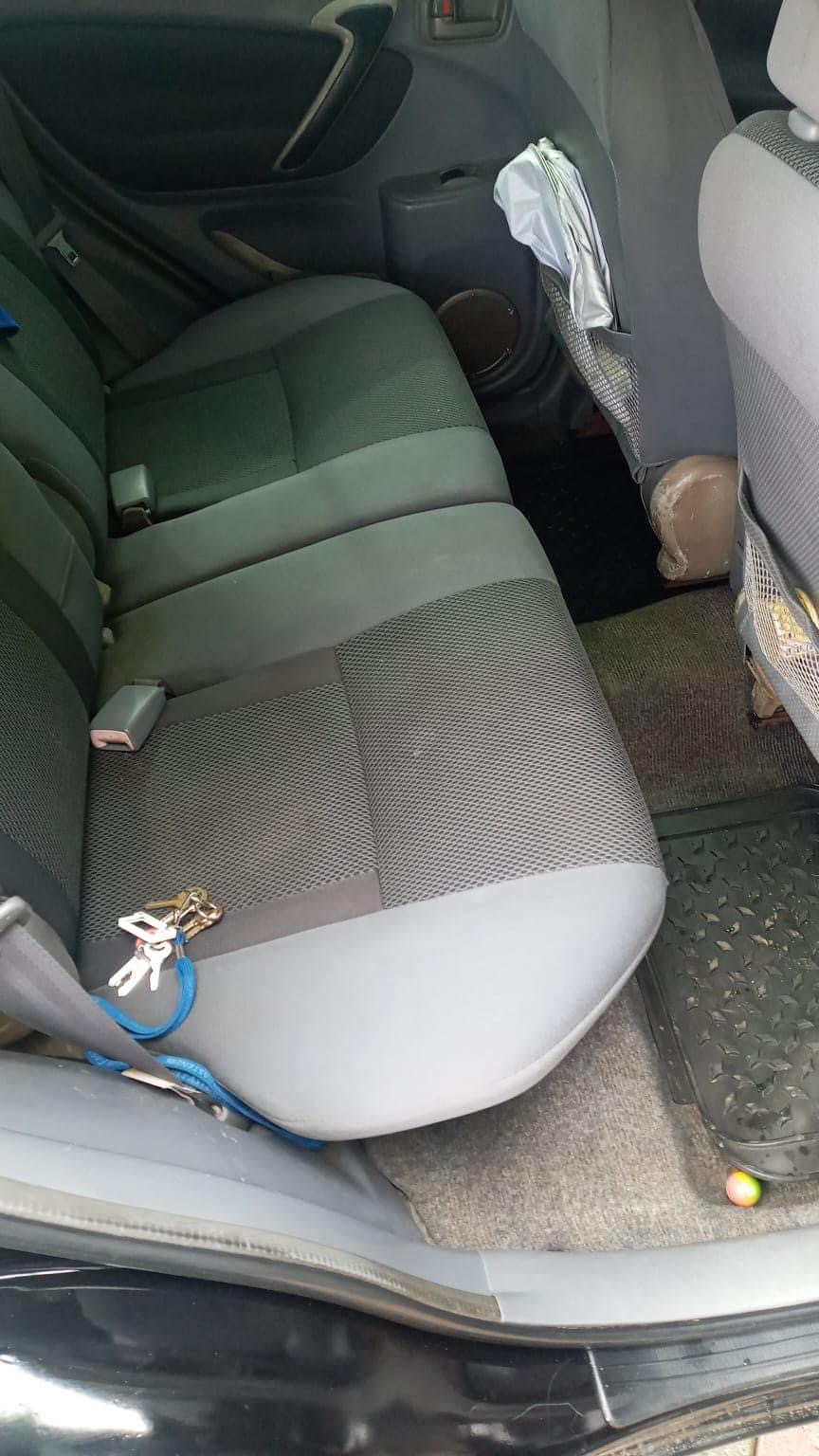 Ta bende un Toyota Rav4. aña 2003 den excellent condition