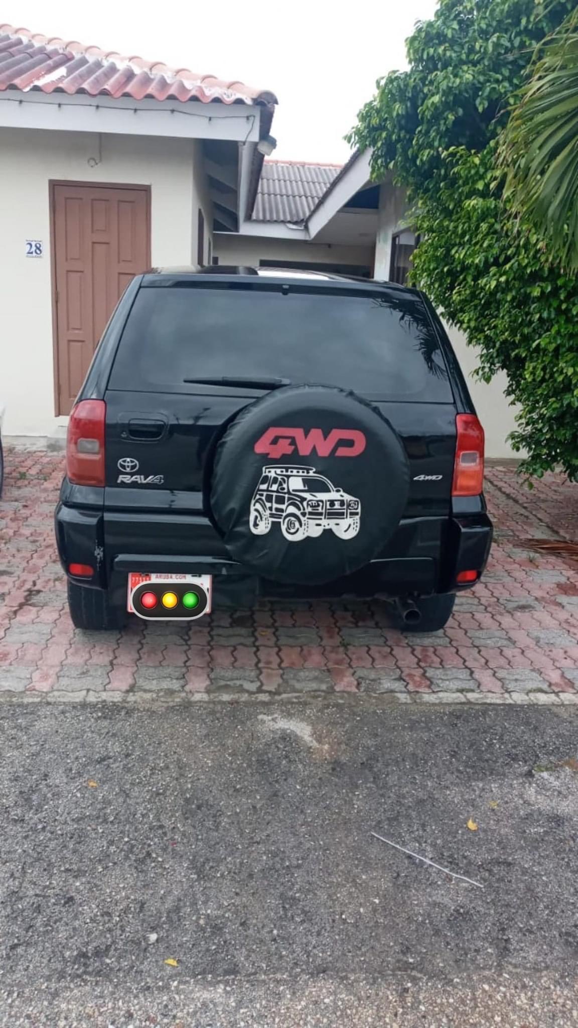 Ta bende un Toyota Rav4. aña 2003 den excellent condition