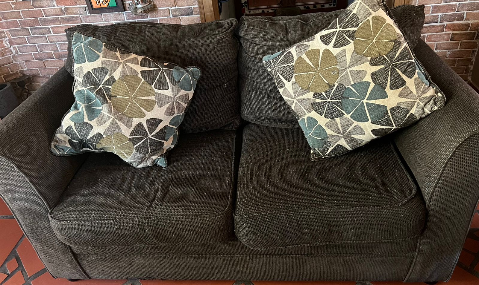 Used, full set sofa.