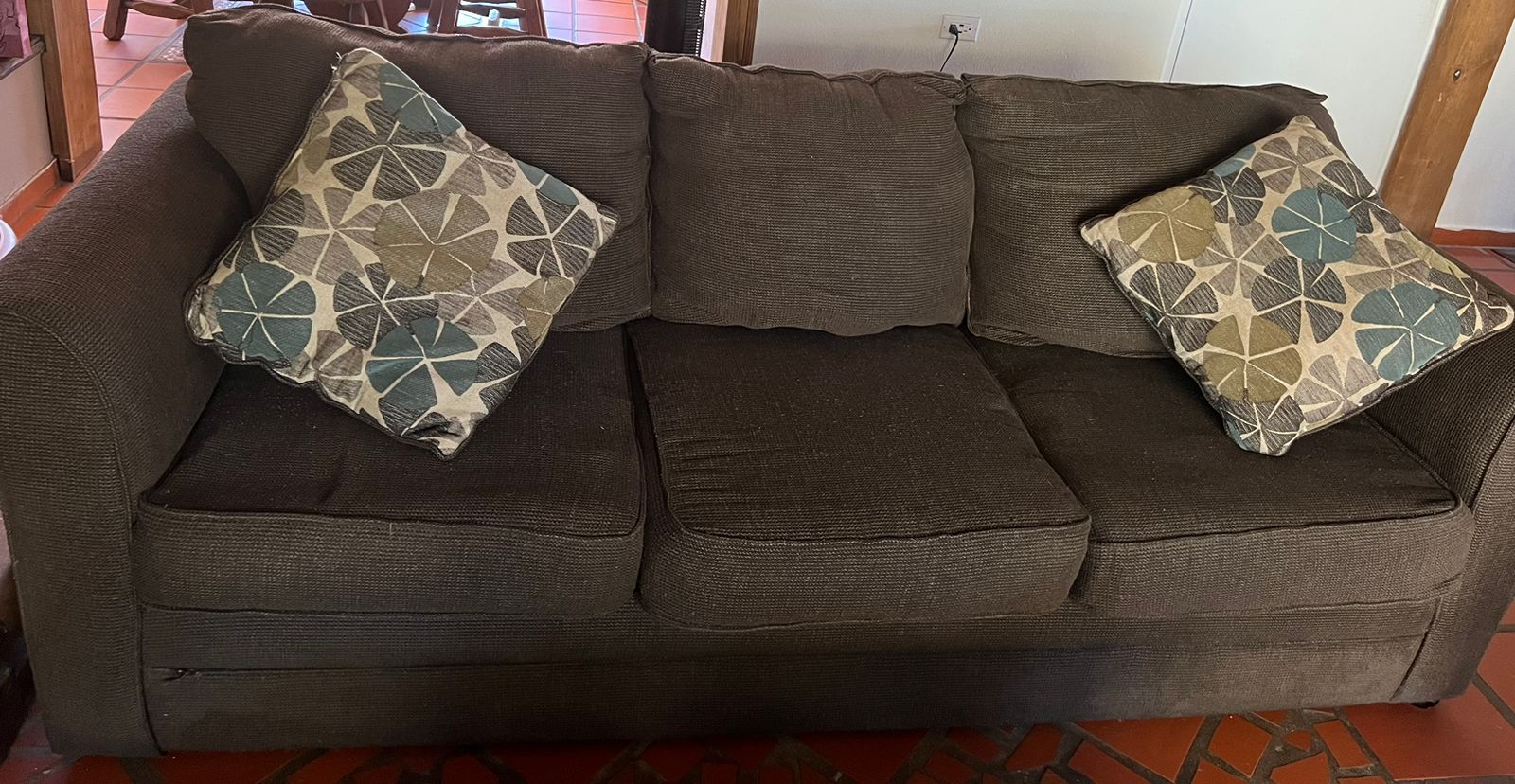 Used, full set sofa.