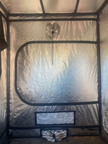 180 x 180 x 200 Gardening tent for indoor.