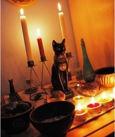 4955928_1591100045_2kitty-altar-1