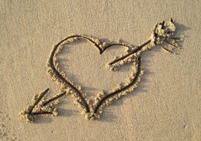 Love-spells-in-beach-islands